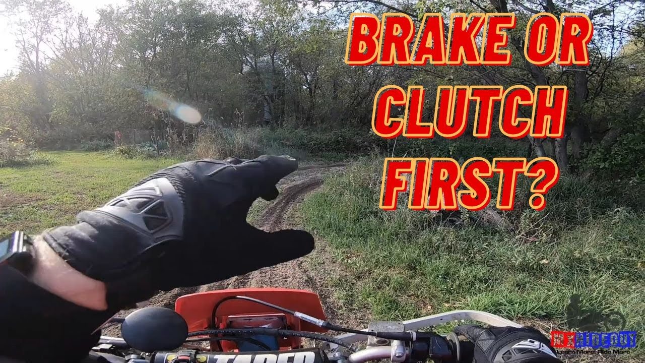 Do I Pull The Clutch When Slowing Down Motorcycle?