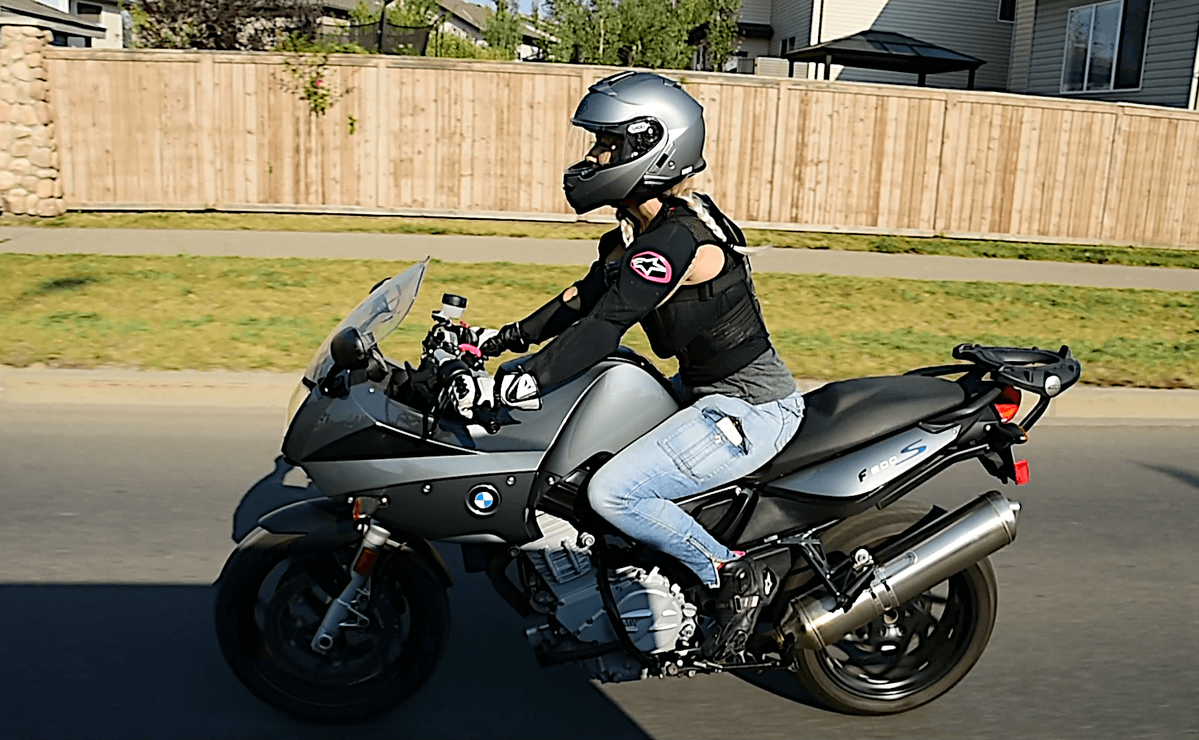 Do You Have To Let Go Of The Throttle When Shifting On A Motorcycle?