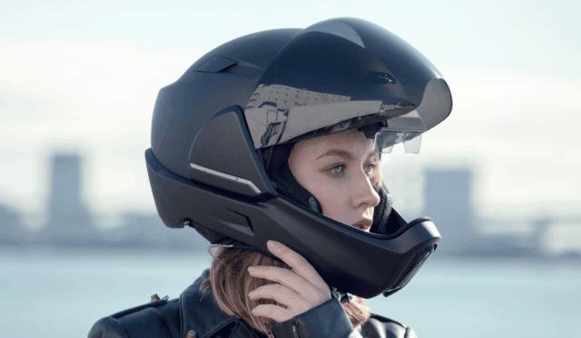 should-my-chin-touch-my-motorcycle-helmet